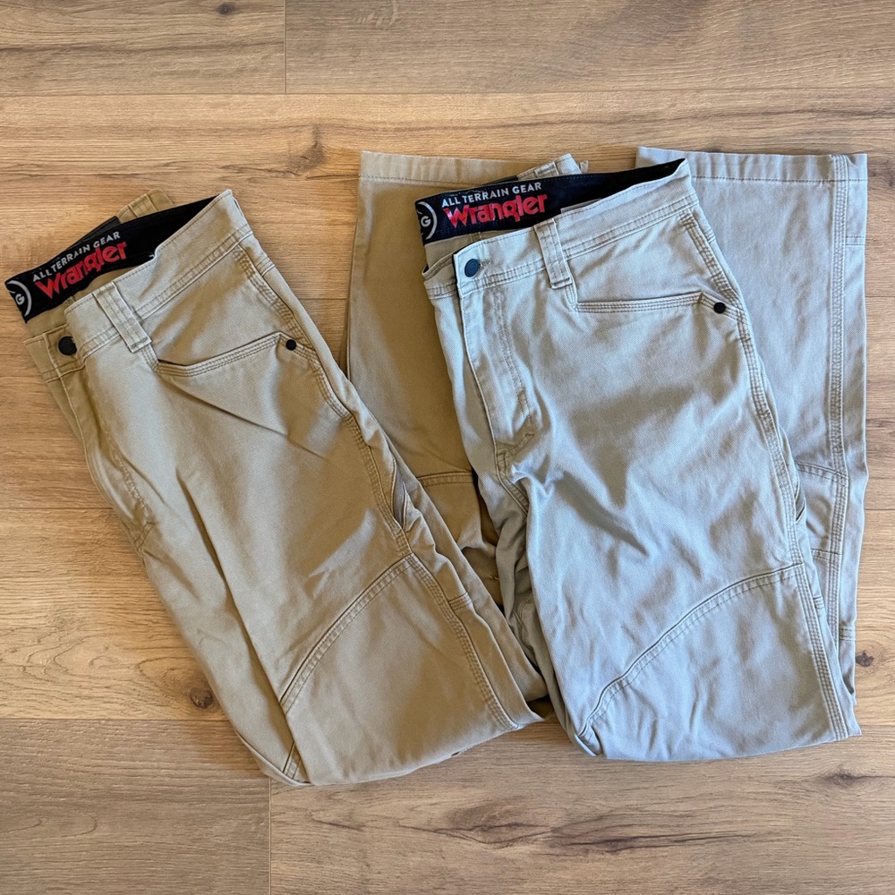 Wrangler Men's Cargo Pants in Tan and Gray